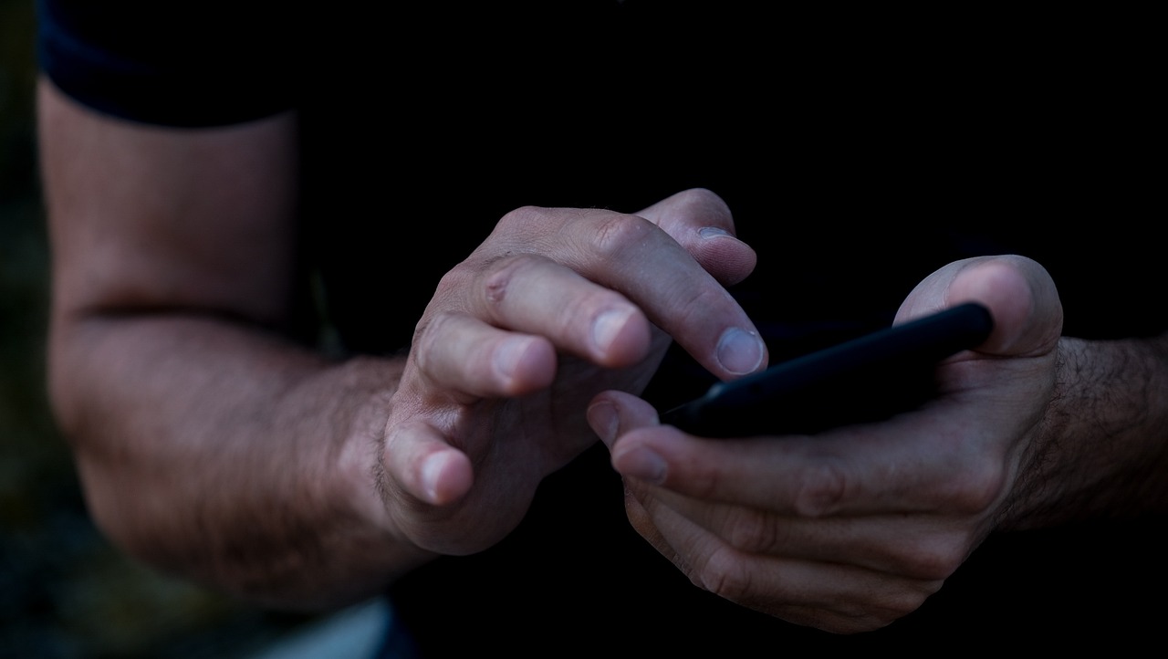 Balancing Social Relationships and Online Security